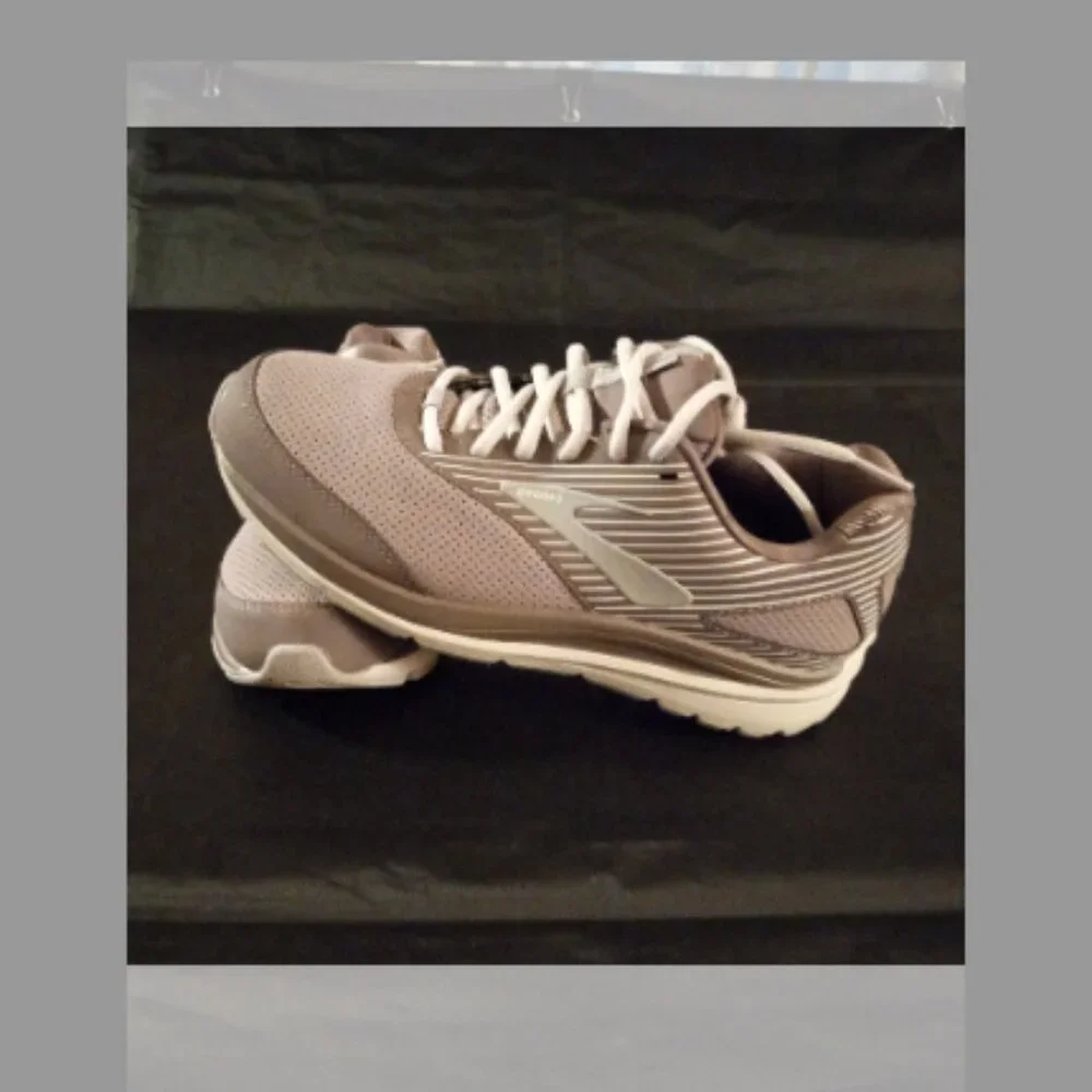 BROOKS Addiction Walker Suede Shoes - Picture 6 of 10